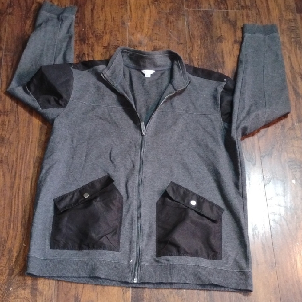 Men's Gray and Black Jacket
